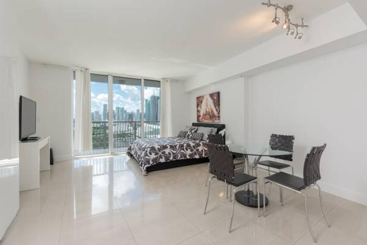 Opera Tower Apartment Маями Екстериор снимка