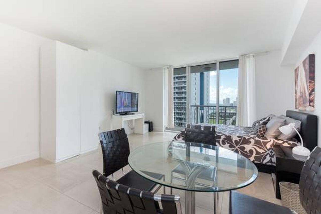 Opera Tower Apartment Маями Екстериор снимка